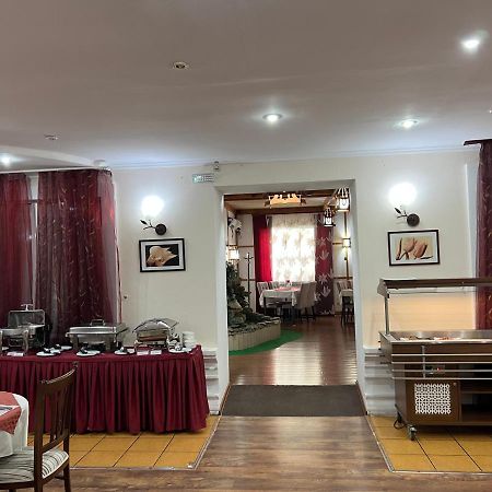 Green Hotel Atyrau Bagian luar foto