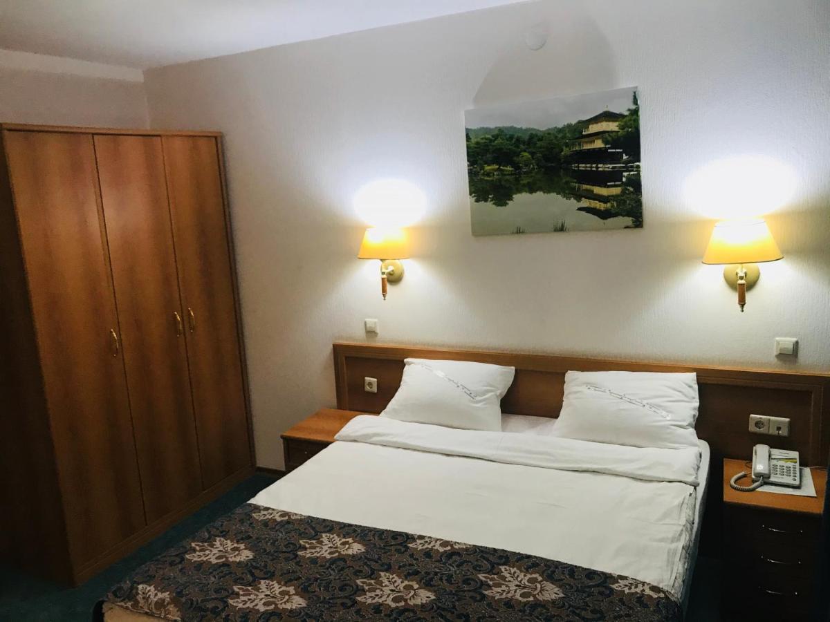 Green Hotel Atyrau Bagian luar foto