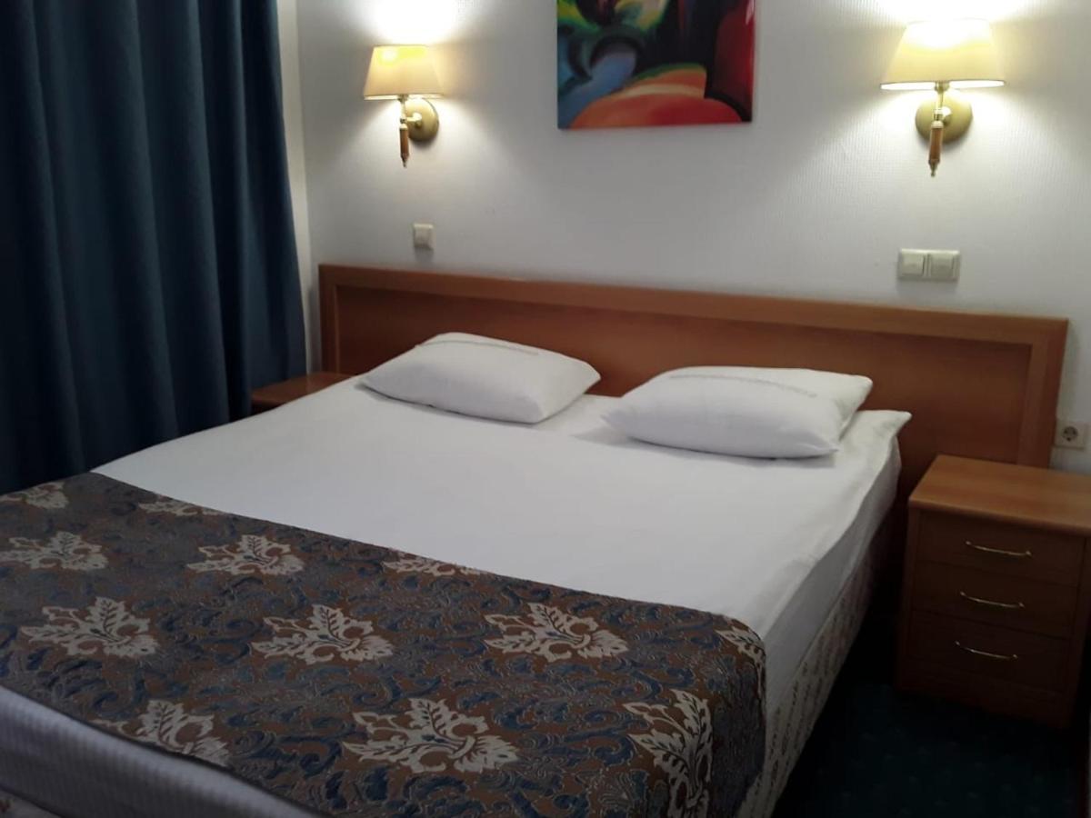 Green Hotel Atyrau Bagian luar foto