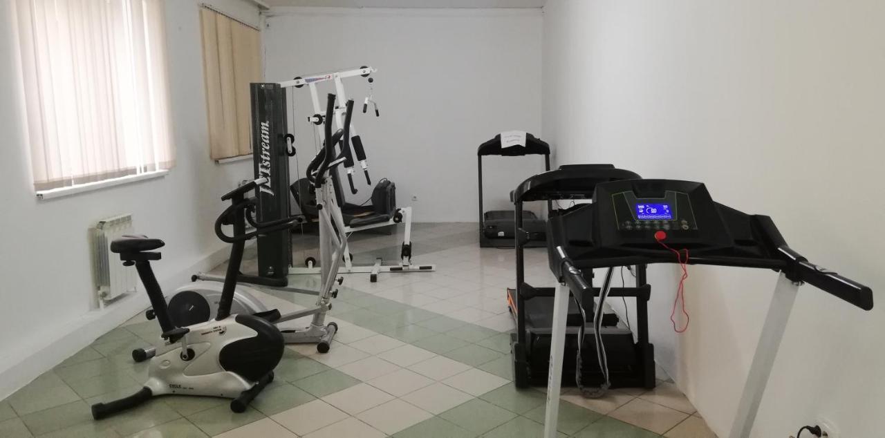 Green Hotel Atyrau Bagian luar foto