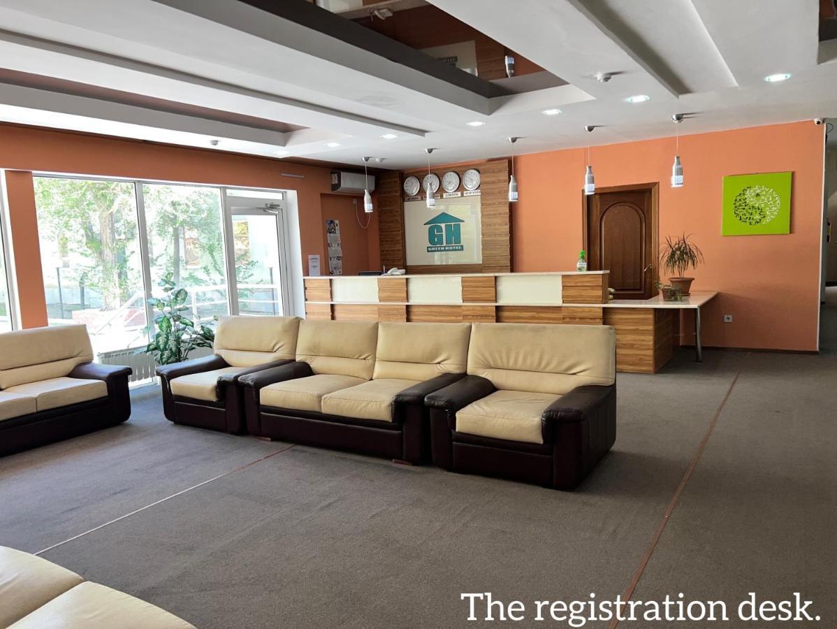 Green Hotel Atyrau Bagian luar foto