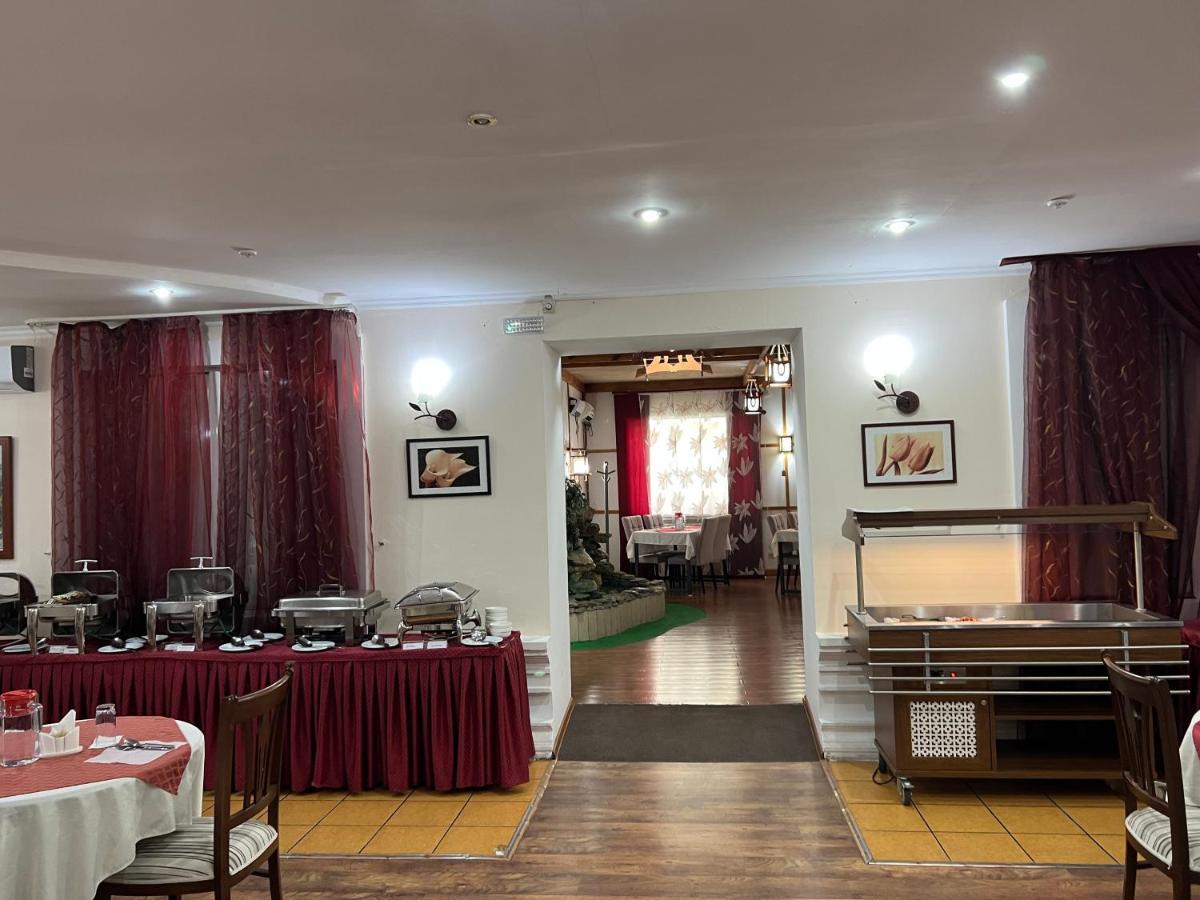 Green Hotel Atyrau Bagian luar foto