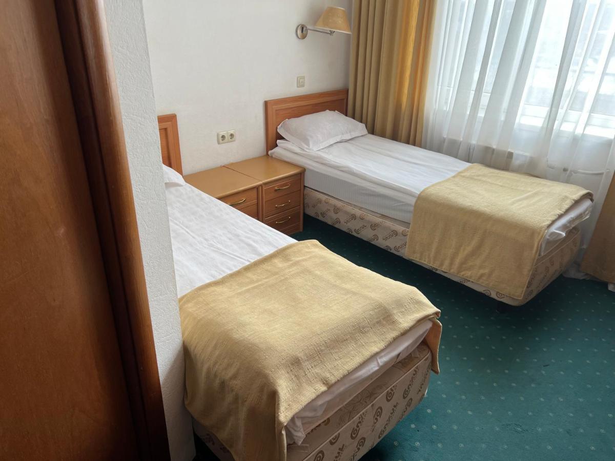 Green Hotel Atyrau Bagian luar foto
