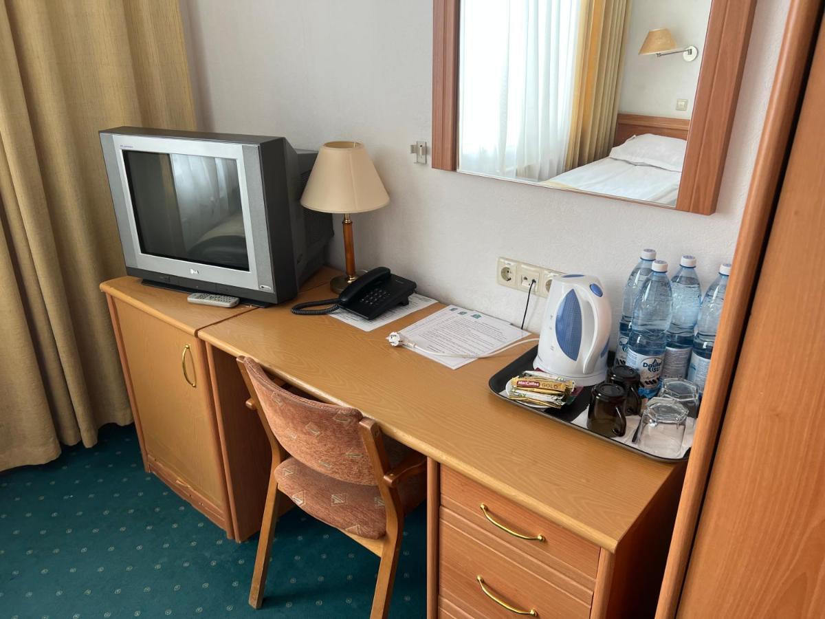 Green Hotel Atyrau Bagian luar foto