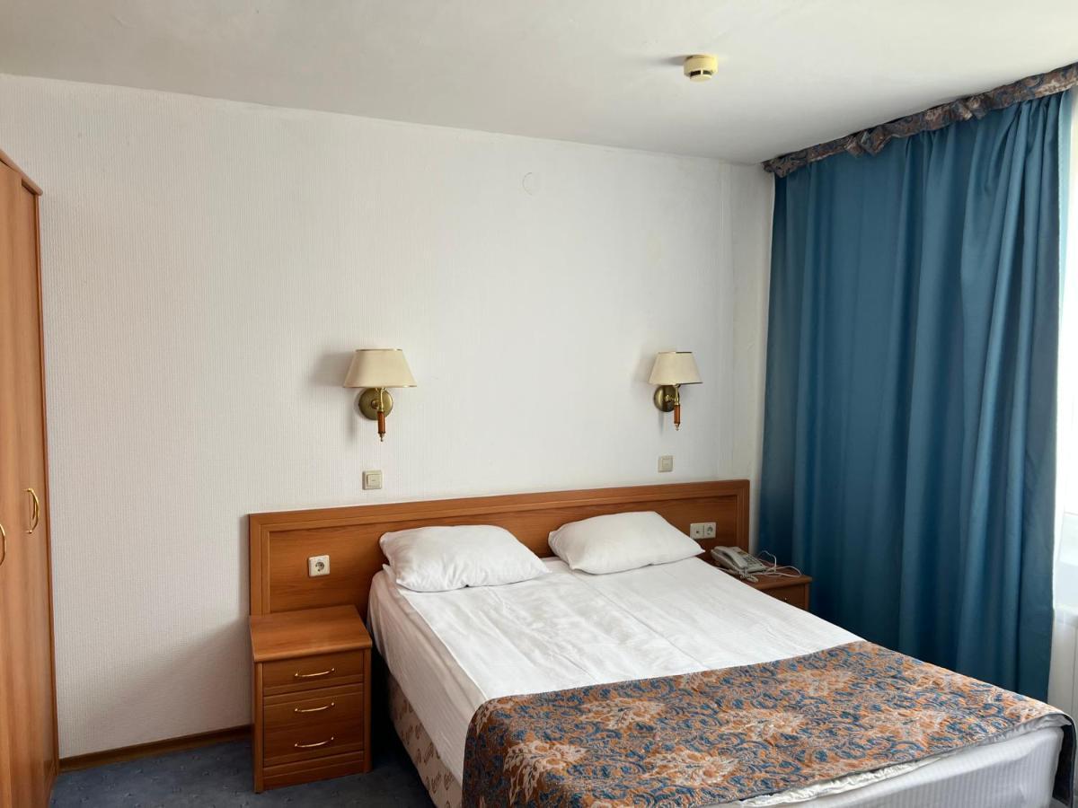 Green Hotel Atyrau Bagian luar foto