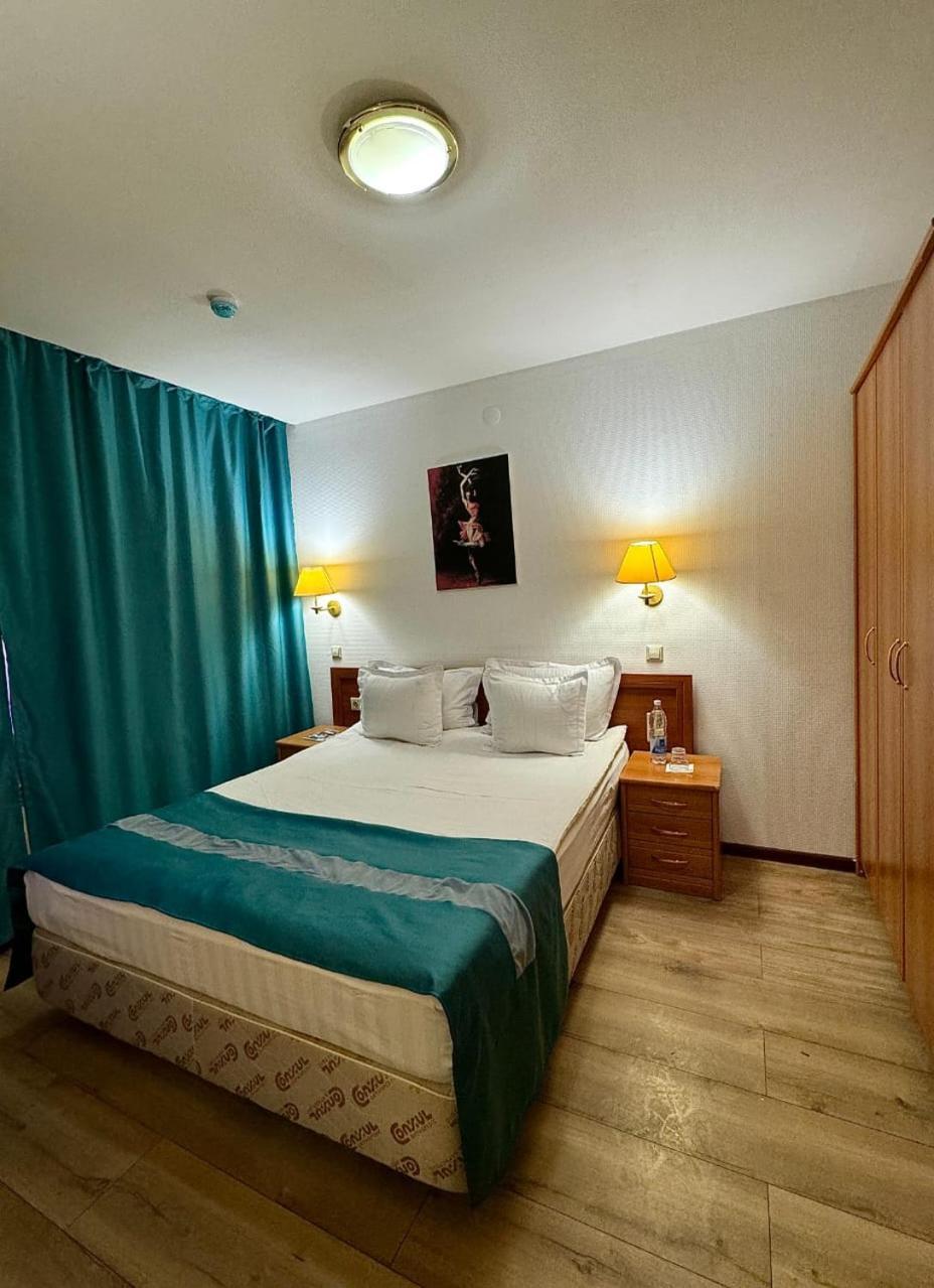 Green Hotel Atyrau Bagian luar foto