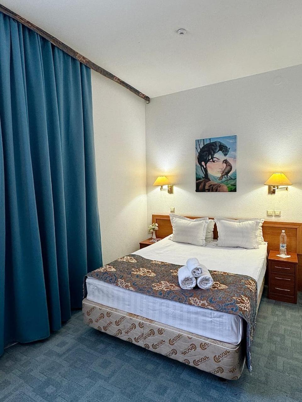 Green Hotel Atyrau Bagian luar foto