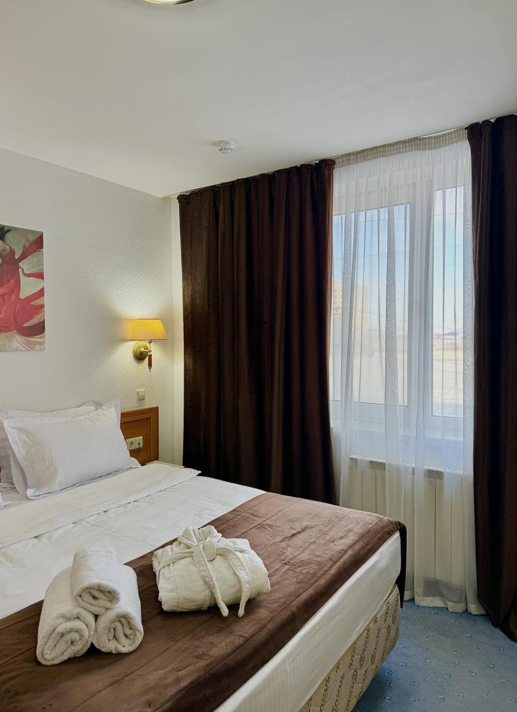 Green Hotel Atyrau Bagian luar foto