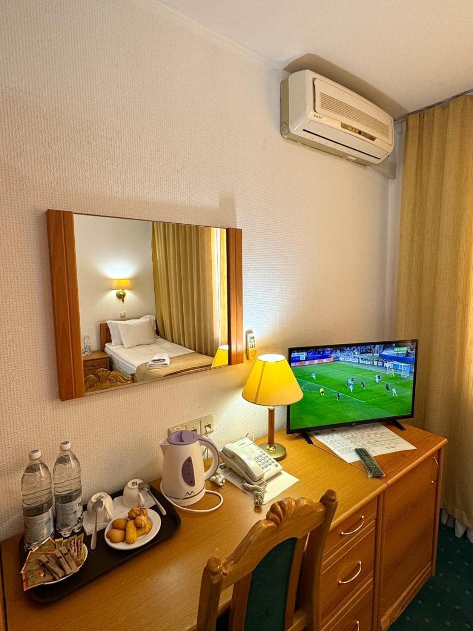 Green Hotel Atyrau Bagian luar foto