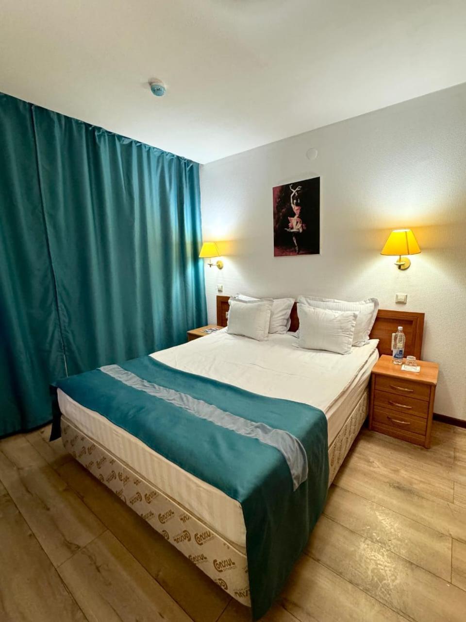 Green Hotel Atyrau Bagian luar foto