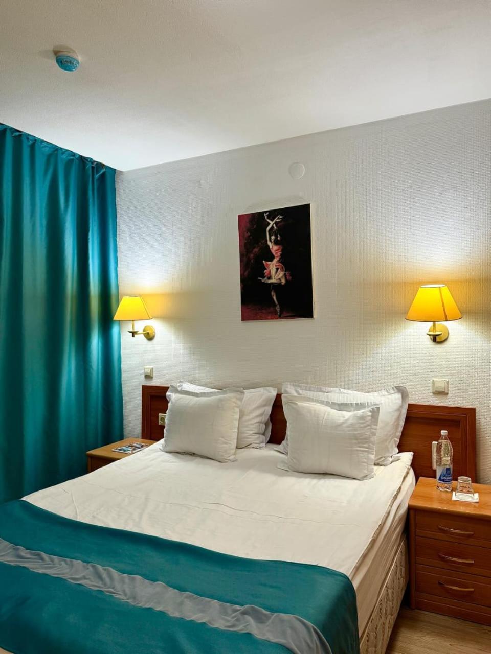 Green Hotel Atyrau Bagian luar foto