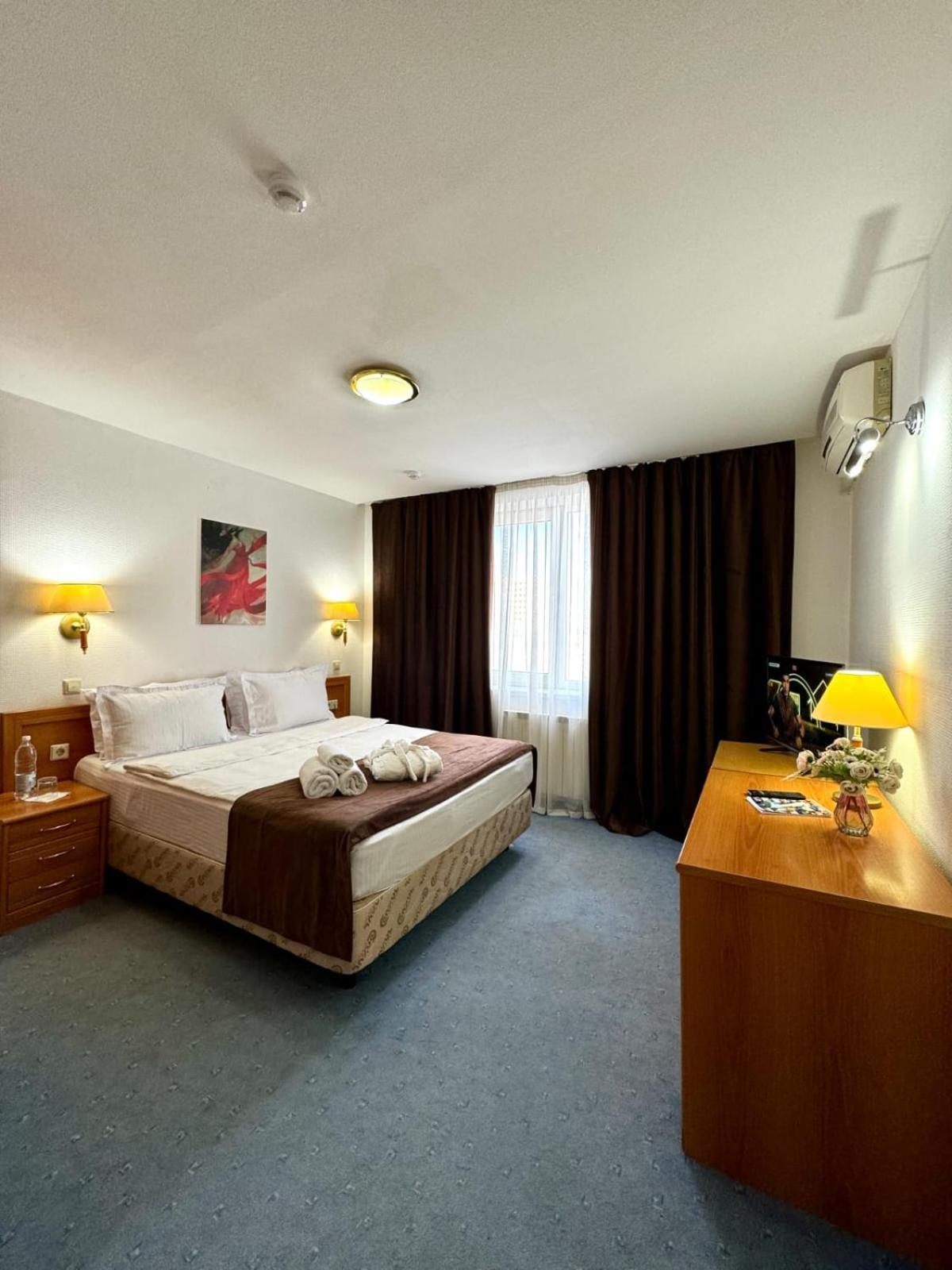 Green Hotel Atyrau Bagian luar foto