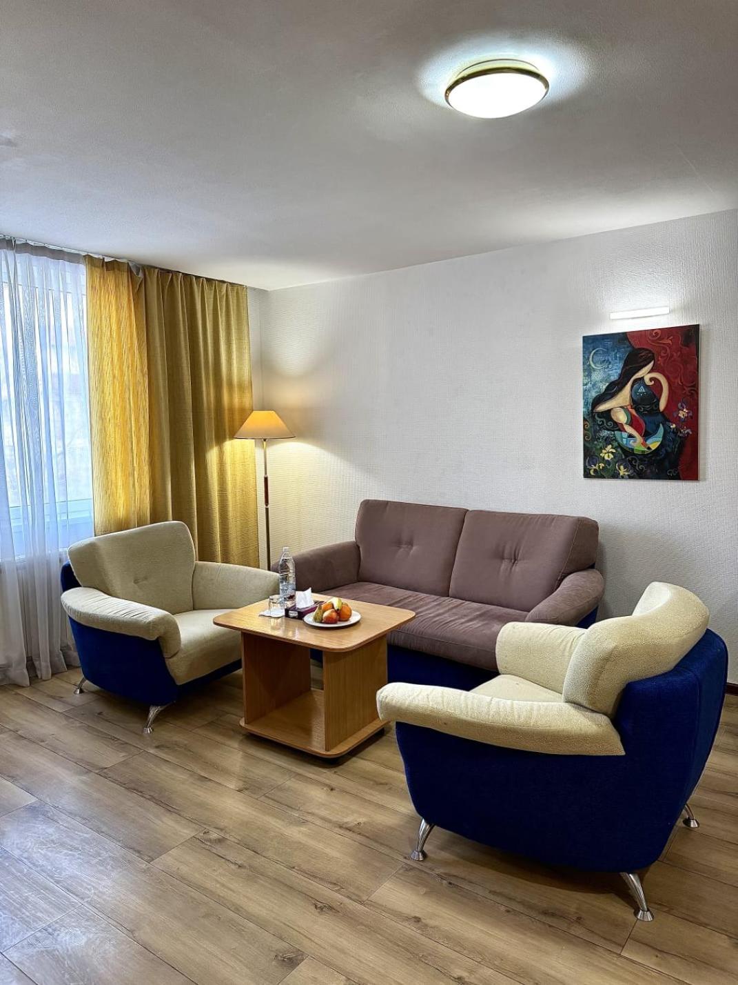 Green Hotel Atyrau Bagian luar foto