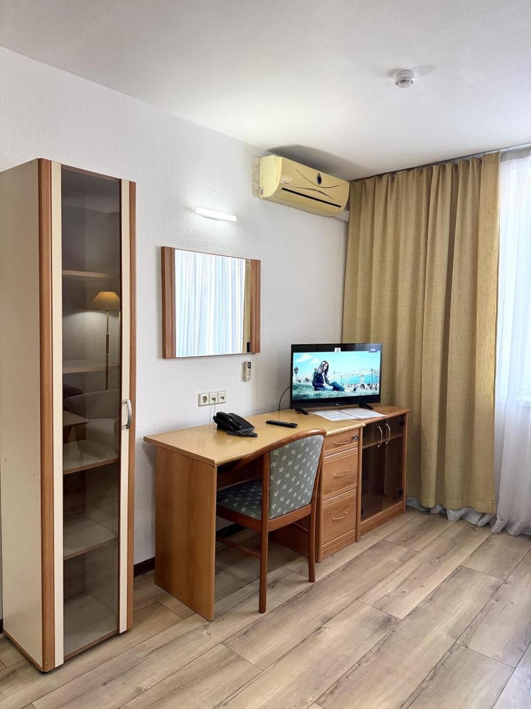 Green Hotel Atyrau Bagian luar foto