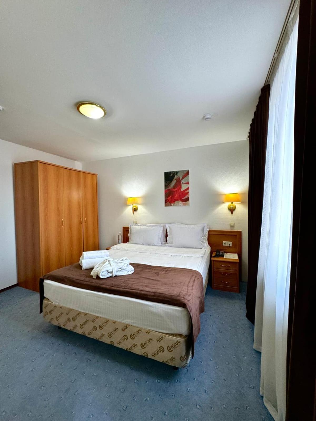 Green Hotel Atyrau Bagian luar foto
