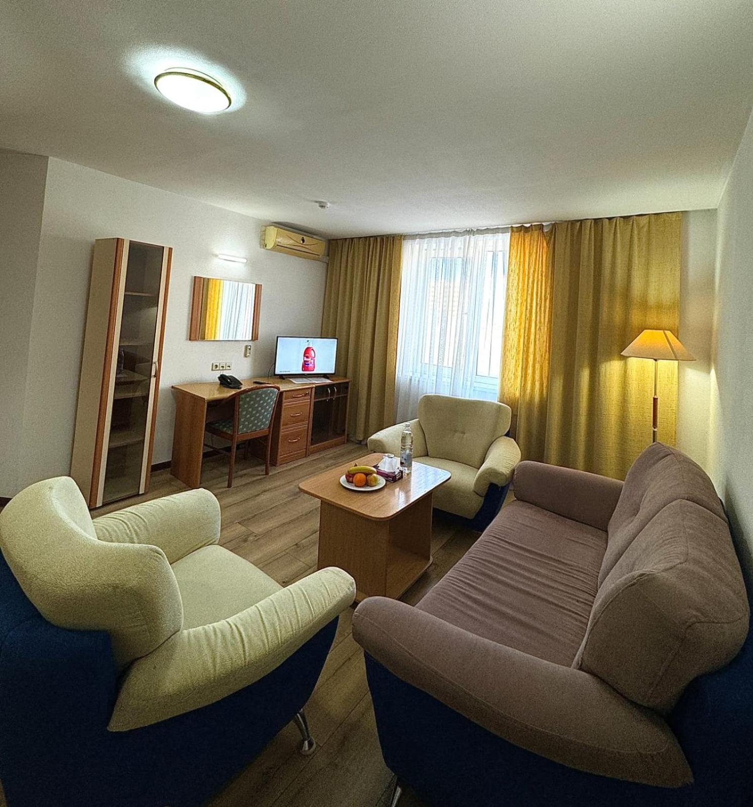 Green Hotel Atyrau Bagian luar foto