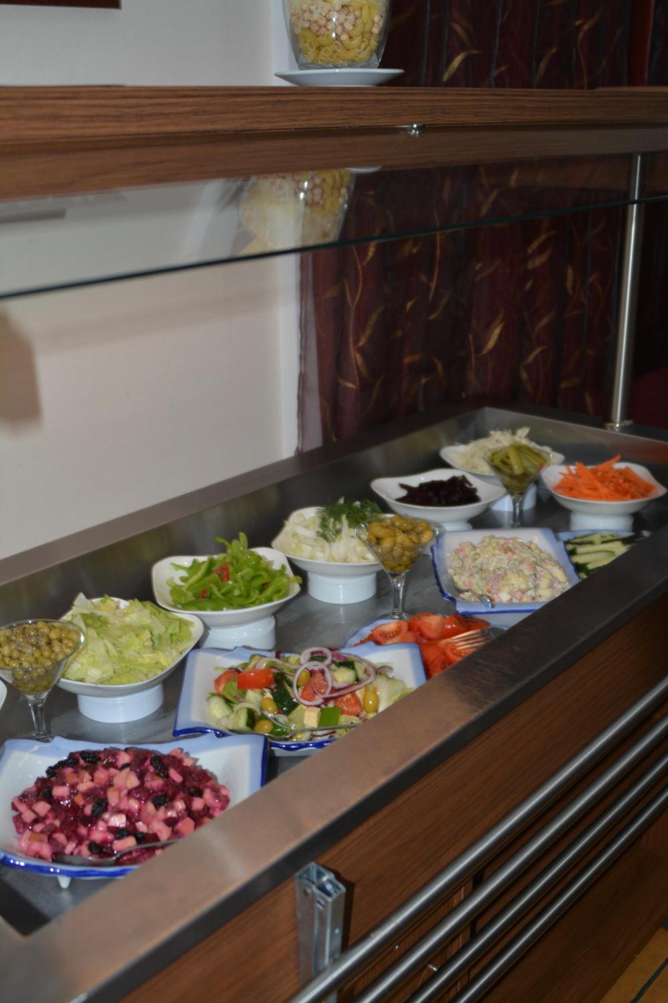 Green Hotel Atyrau Bagian luar foto