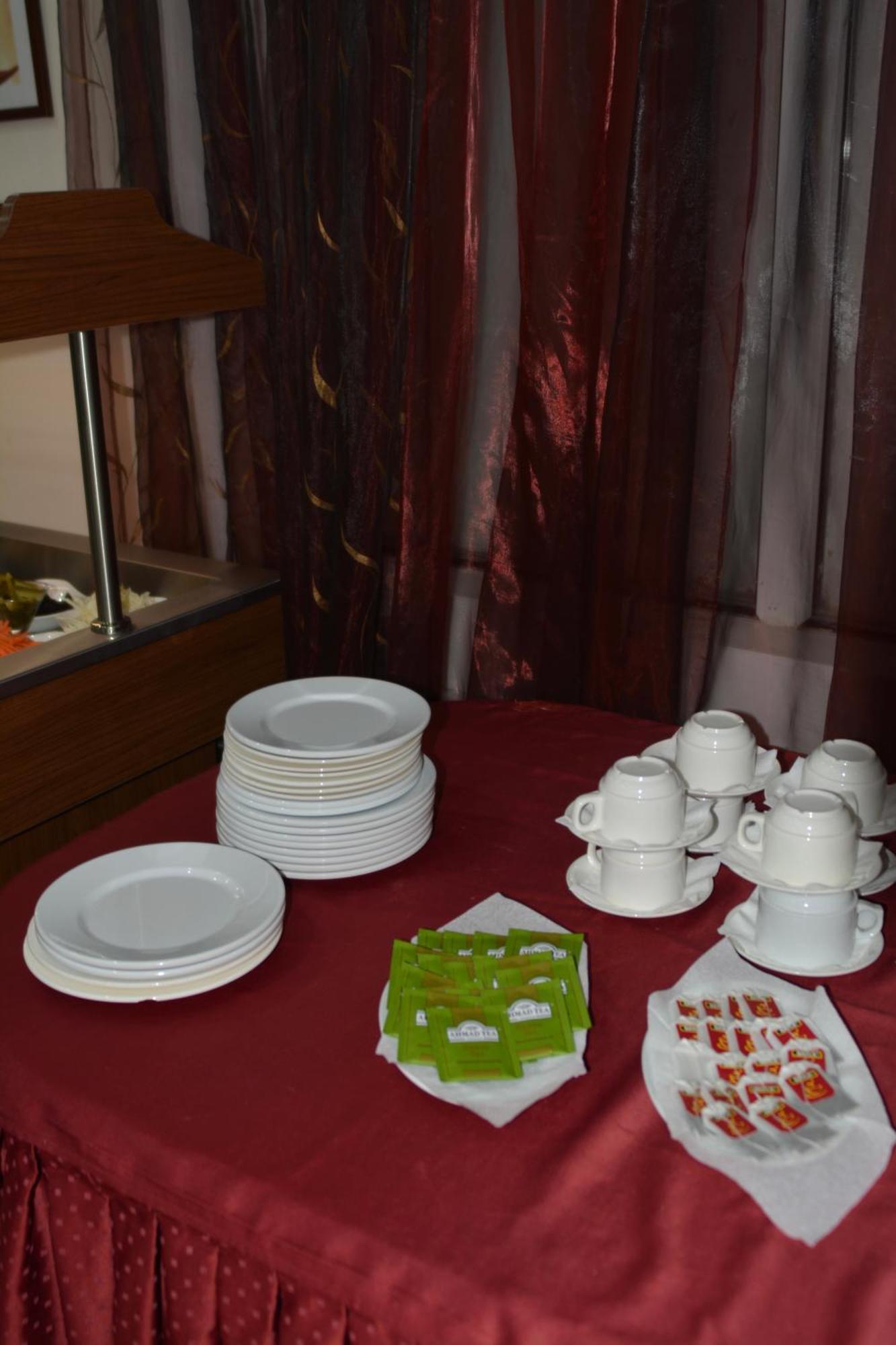 Green Hotel Atyrau Bagian luar foto