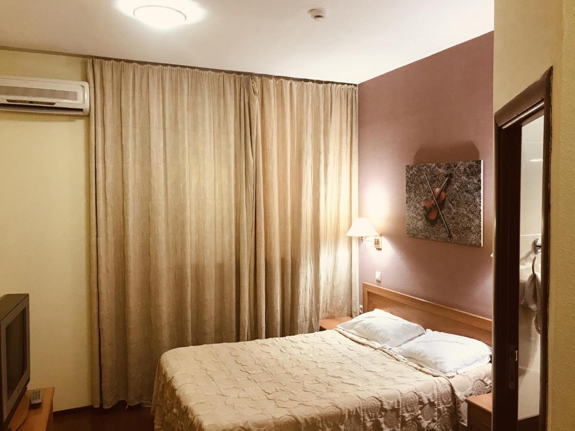 Green Hotel Atyrau Bagian luar foto