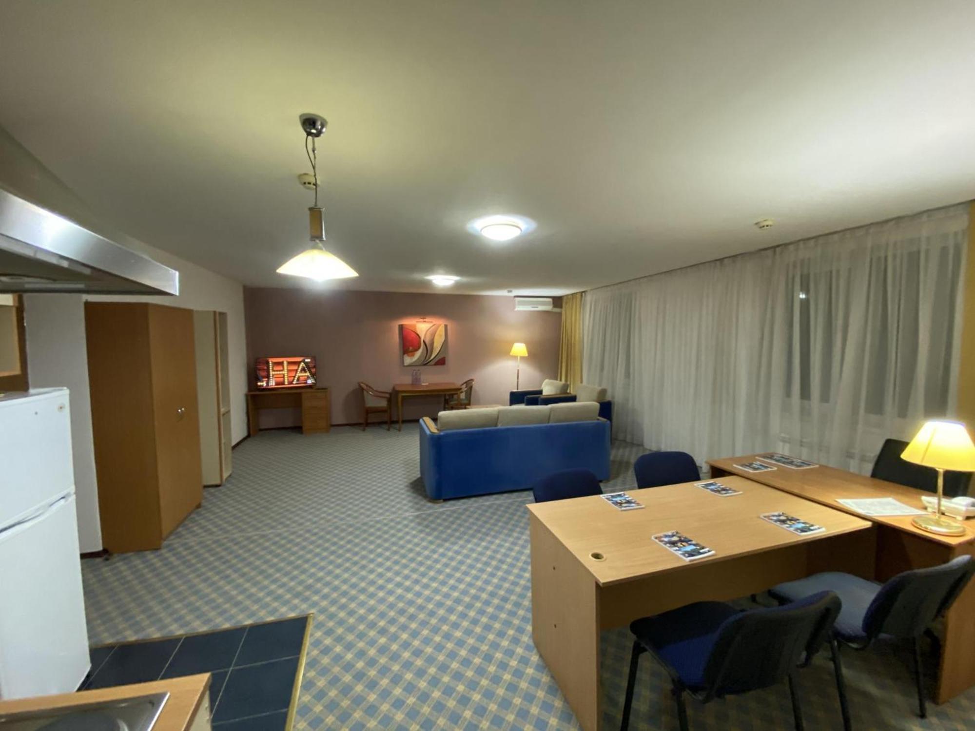 Green Hotel Atyrau Bagian luar foto