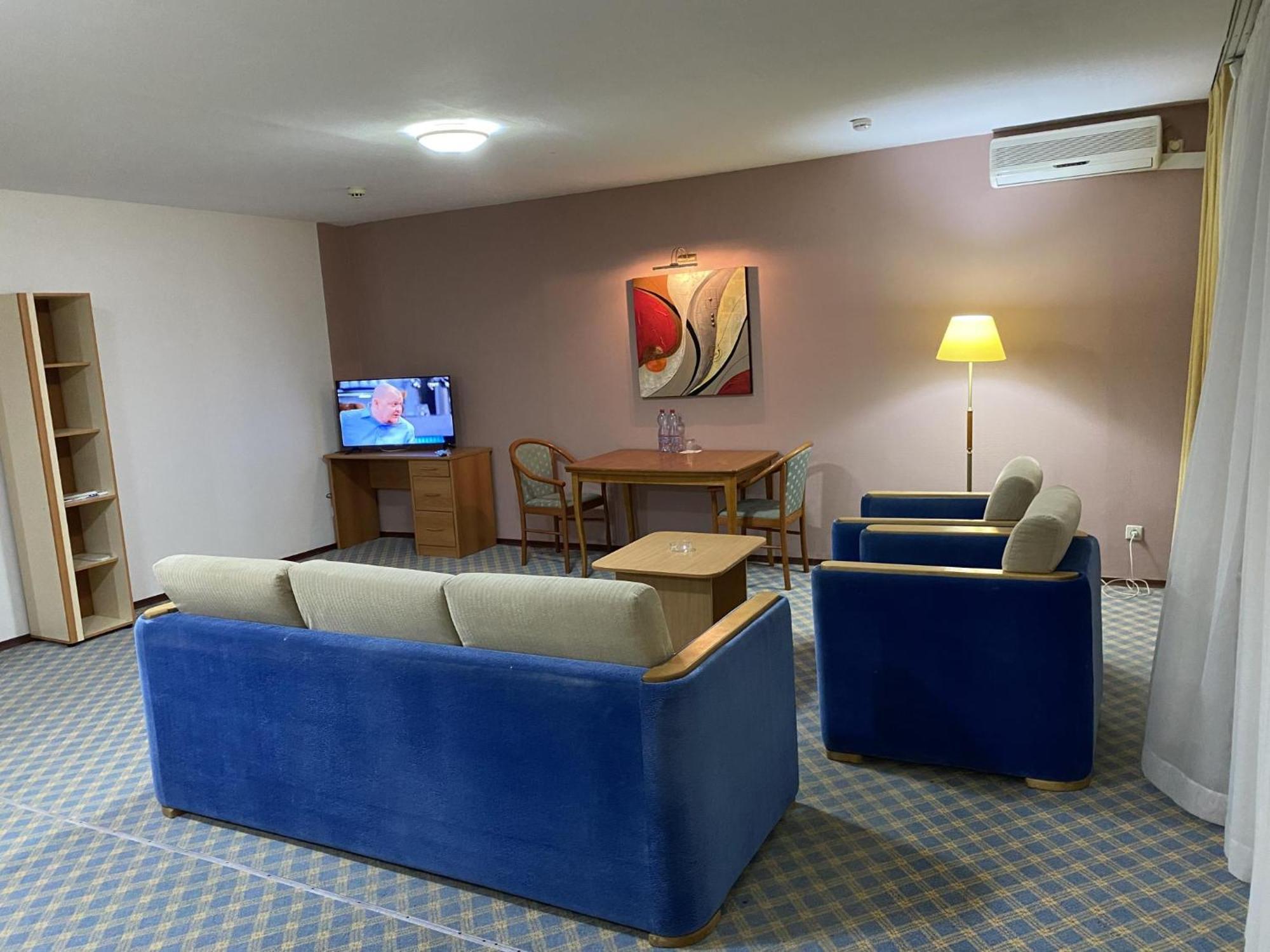 Green Hotel Atyrau Bagian luar foto