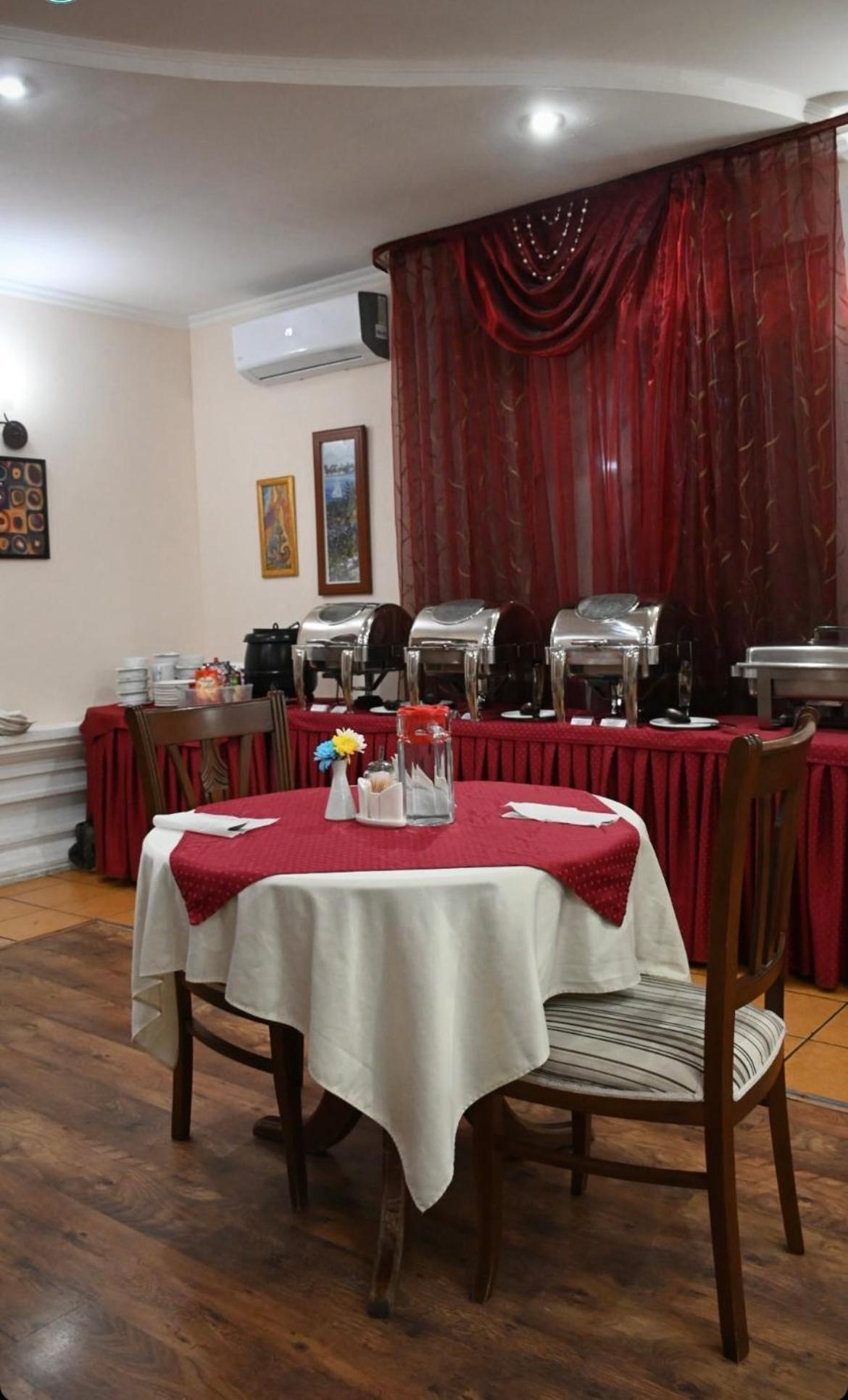 Green Hotel Atyrau Bagian luar foto