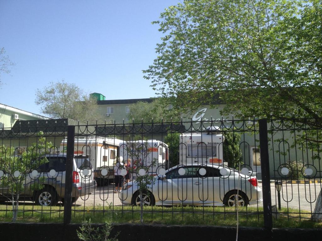 Green Hotel Atyrau Bagian luar foto